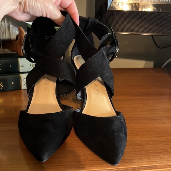 8.  Chinese Laundry Micro Suede Heels in Black, Size 9M - Picture 1 of 16